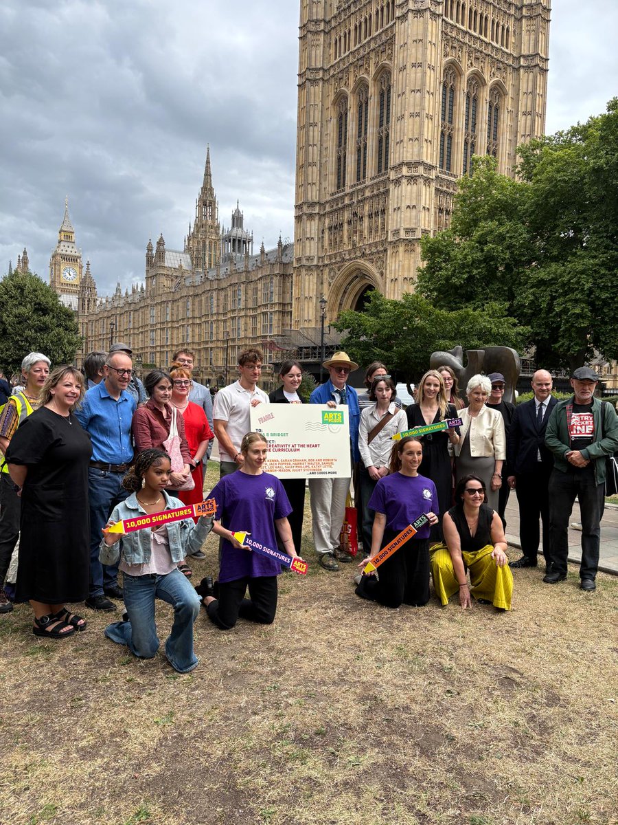 ArtsMindsCmpgn's tweet image. The Arts and Minds Campaign Coalition members.

10,000 signatures calling for the government to make space for the arts in schools