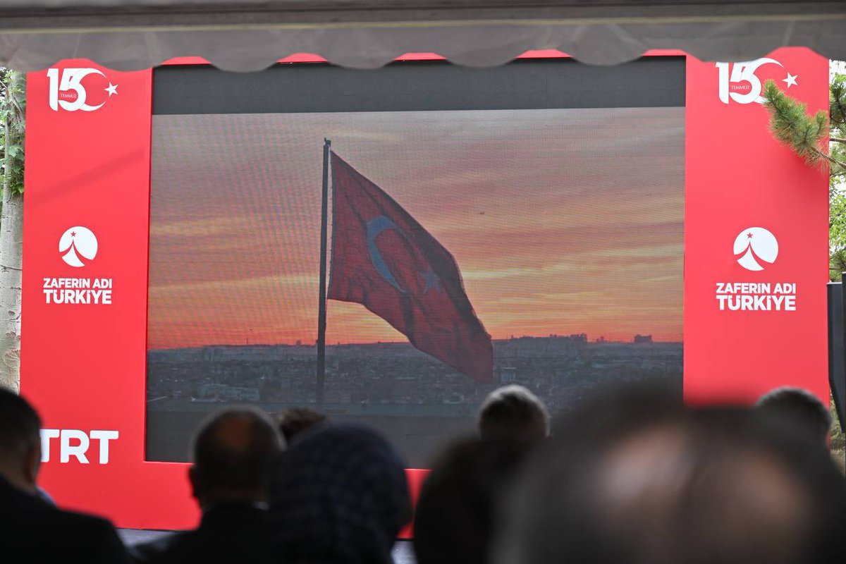 zahidsobaci's tweet image. 🇹🇷 #15Temmuz Demokrasi ve Millî Birlik Günü vesilesiyle düzenlediğimiz programda şehit yakınlarımız, gazilerimiz ve TRT ailemizle bir araya geldik.
O gece, TRT'yi kahramanca savunan mesai arkadaşlarıma ve Kurumumuza siper olan vatandaşlarımıza şükranlarımı sunuyorum.