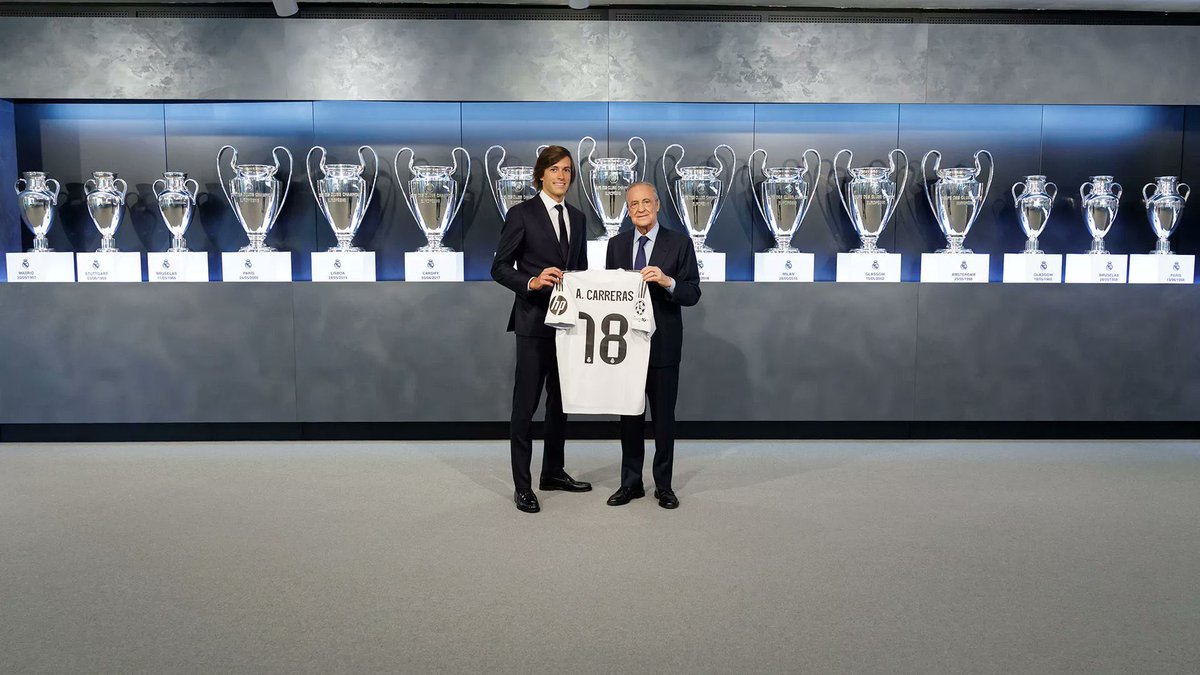 كاريراس وعادات وتقاليد ريال مدريد مع الكؤوس الـ15