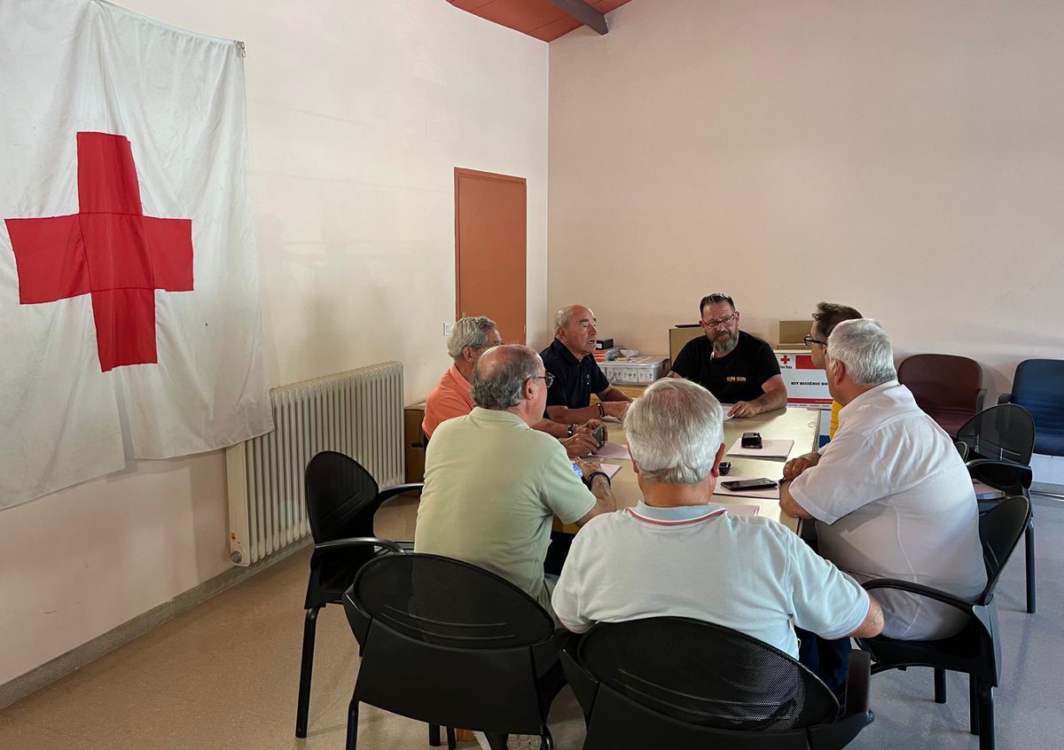 📍Els membres del nostre Comitè de Creu Roja Ripoll es reuneixen un cop al mes a la seu local. Ahir el tema central: l’estratègia de participació institucional per enfortir vincles i presència al territori. Seguim treballant en xarxa per una acció humanitària més efectiva! 🤝