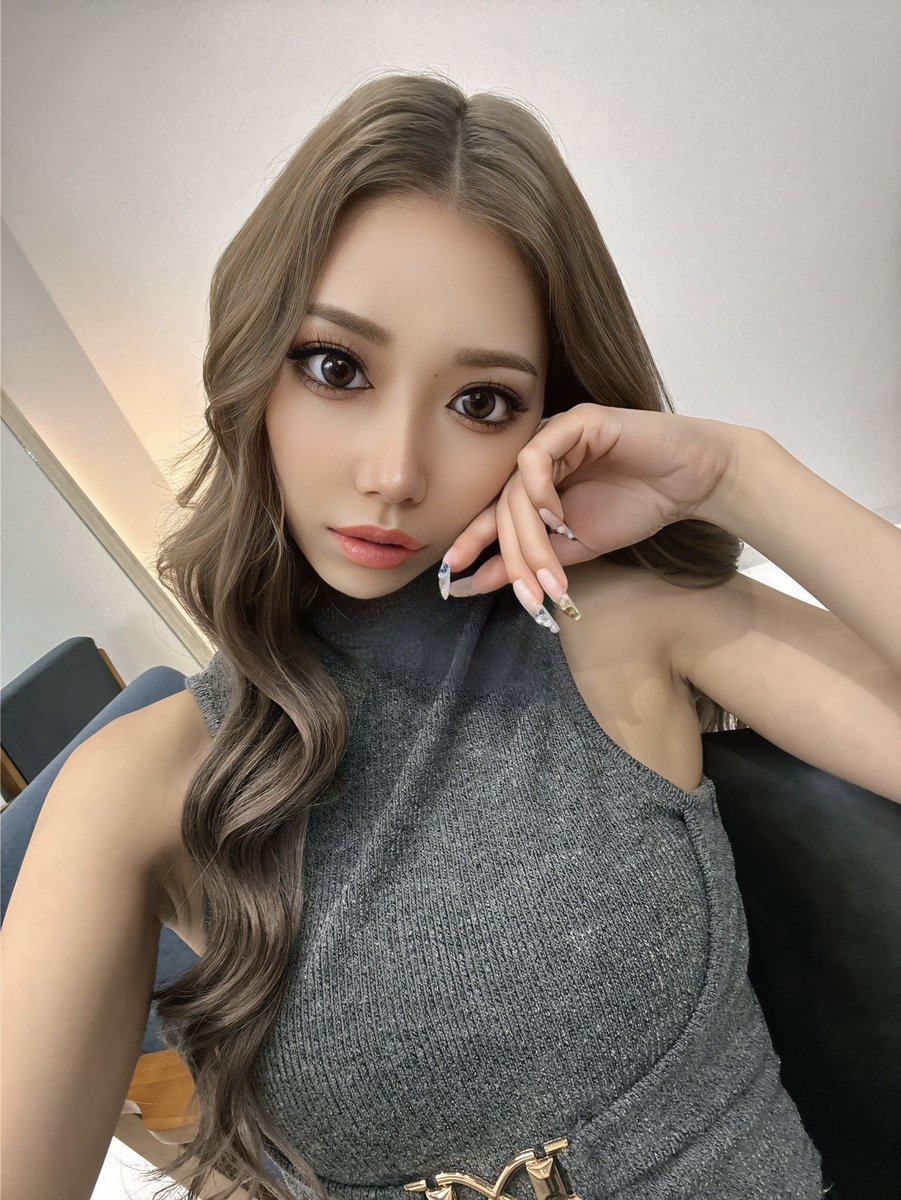 あおぽん この服胸でかく見えて可愛いのに 脇のところ開きすぎててもう着れない笑笑