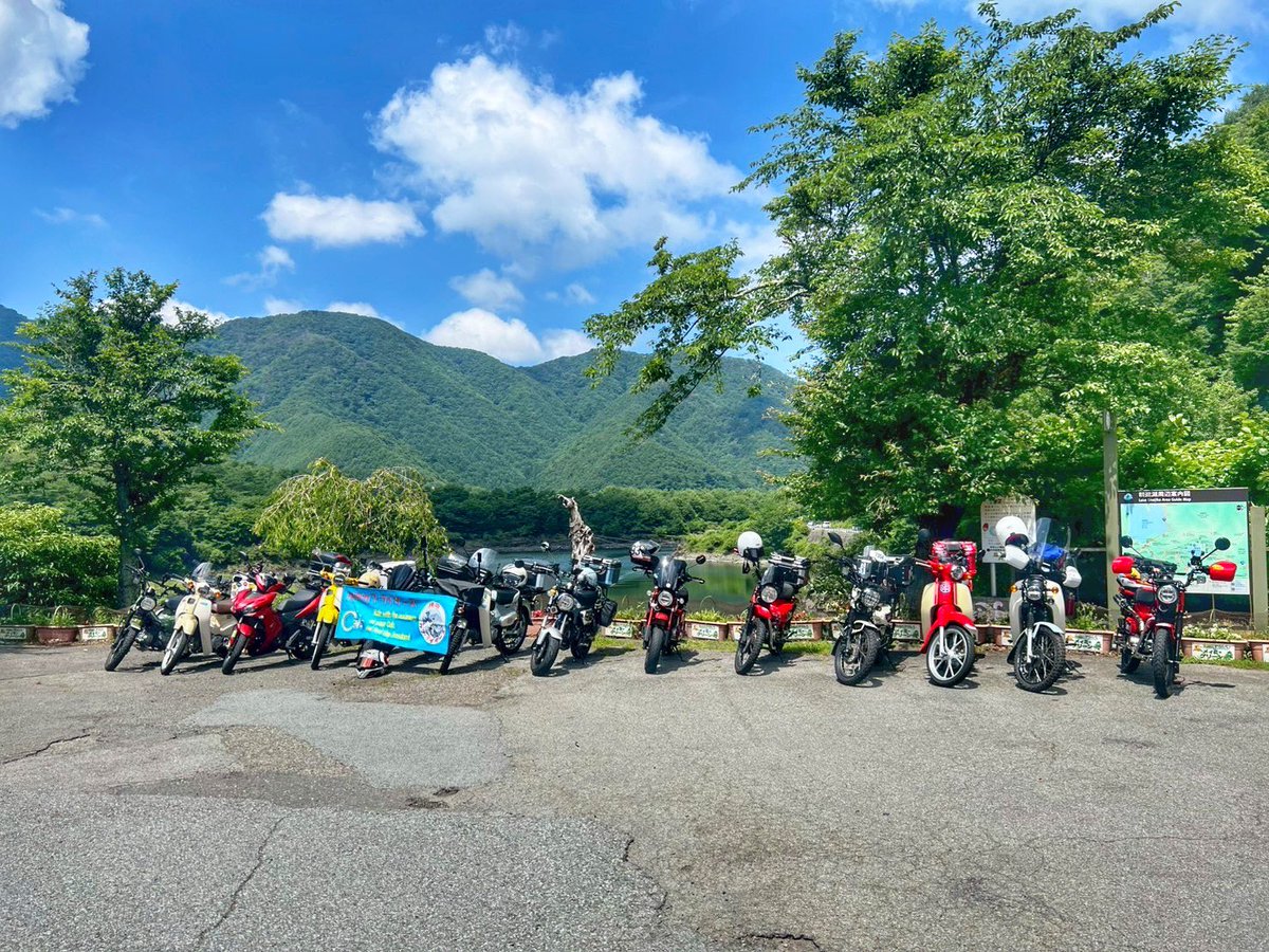 cub_mon's tweet image. スーパーカブ13台で山梨県300kmツーリングに行きました。
目的地はゆるキャン△とスーパーカブの聖地「藤義」と、バイク神社です。
甲府付近は流石に暑かったですが、山間部は寒い位でした。
#スーパーカブ #カブツーリング #グルメ #ゆるキャン△