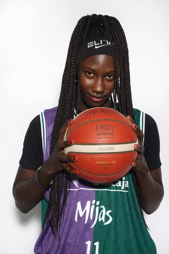 💥 ¡Bienvenida, Fatou Kiné Filor! 🇸🇳
La pívot de 1,94 m se une al CD Zamarat 🧡Potencia interior, rebote, defensa y presencia en la zona 🔥¡A romperla en LF Challenge! 💪🏀#BienvenidaFatou #CDZamarat #LFChallenge #SomosZamarat