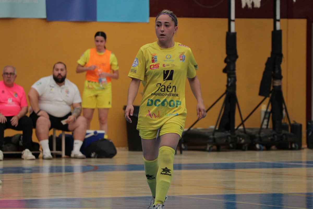 FICHAJE | Vanesa Fernández Vílchez
💥 23 años | Torredelcampo
⚽ Llega desde el fútbol sala (Marca FS y Martos FS)

🗣 “Es un orgullo formar parte de este club. Vengo con ilusión, compromiso y muchas ganas de darlo todo.”

¡Bienvenida, Vanesa! 💪🤍
#RealJaénFemenino #FichajeRJCF