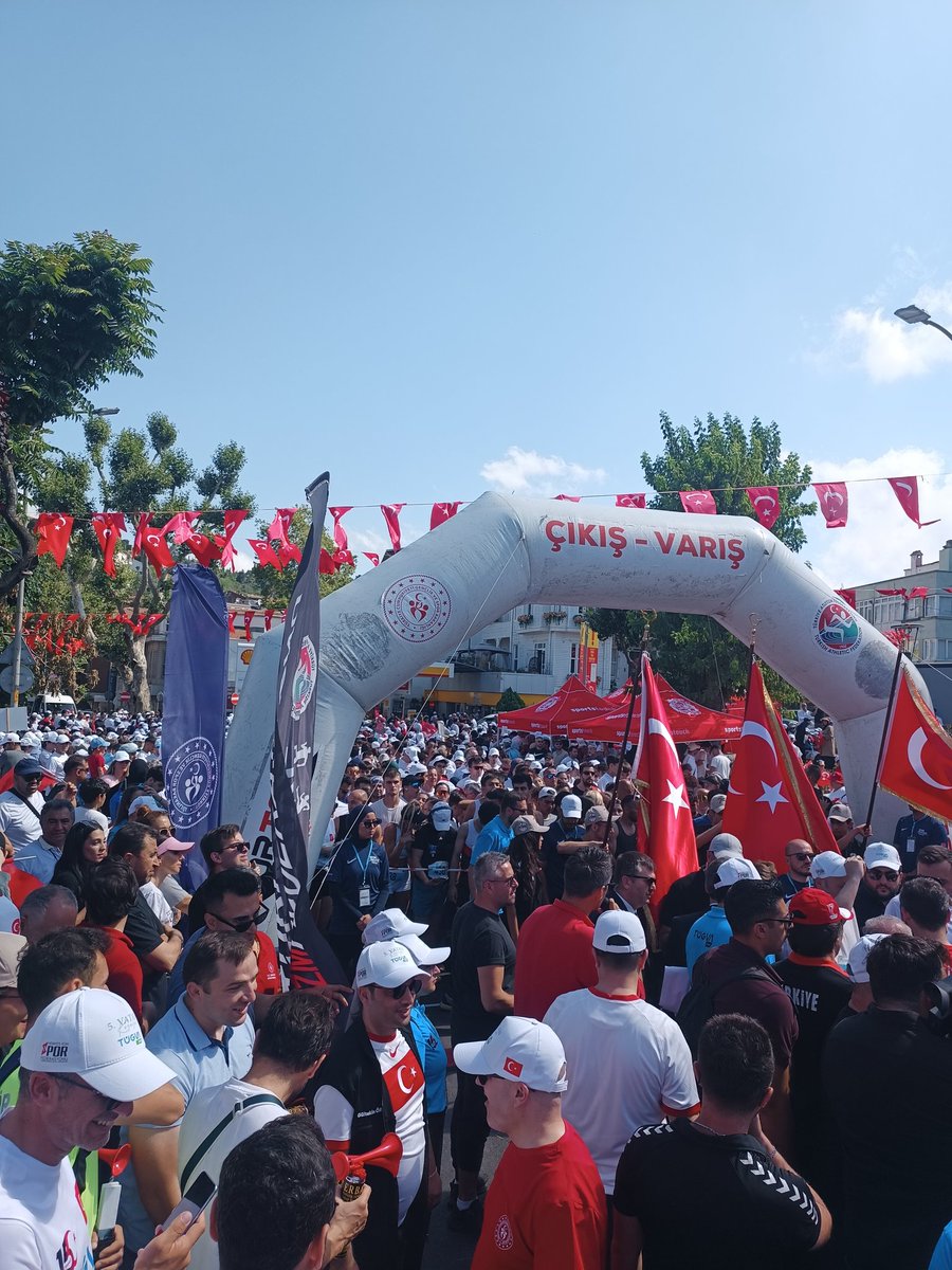 TugvaSpor's tweet photo. | On binlerce sporcunun üzerinde katılım alan Tügva Spor 5. Vatan koşusu |

Koşarken değil, yaşarken unutmuyoruz. Her adımda bir minnet, her nefeste bir dua. 
#15temmuzdestanı
#tügvaspor https://t.co/i24mnHcasU