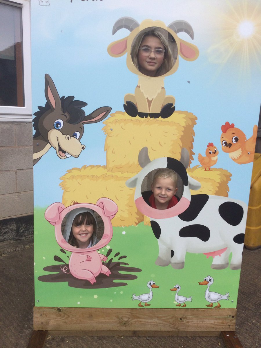 Can you spy an F2 pig, cow and lamb.
