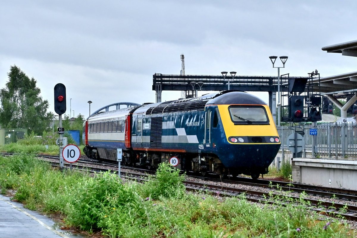 43089 with three Mk3s and 43159 'Rio Warrior' at the rear of the consist arrive and depart Derby on 5D21 Chaddesden Sidings to Toton TMD.