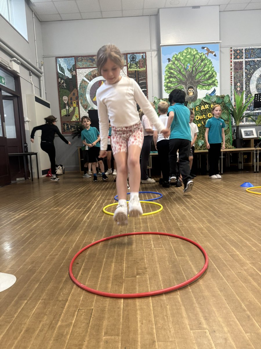Dosbarth Bluebirds had an amazing coaching session with Olympic sprinter Charlotte Wingfield today! 🏃‍♀️💨 They had so much fun doing relays and learning the triple jump. Thank you <a href="/runwingfield/">charlotte wingfield OLY</a> for inspiring our learners to achieve their dreams!