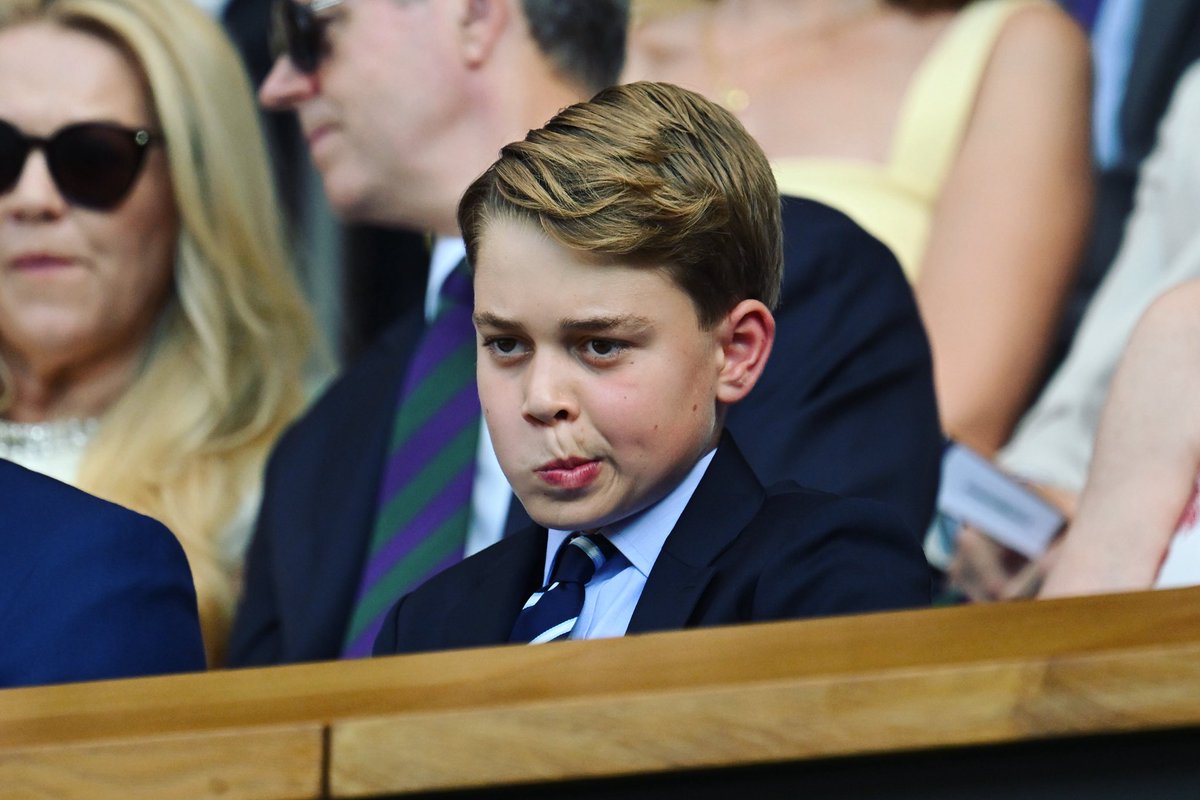 eddiemulh's tweet photo. Wimbledon day 14…#mensfinal… barely saw any tennis I was a bit preoccupied with #theroyalbox
.
.
.
#tennis #pressphotography @telegraph @wimbledon @janniksin #princessofwales #royals #royalfamily #kensingtonpalace @nikoneurope #nikon800mmf63s #princegeorge #princesscharlotte https://t.co/cgdKv5cuOn