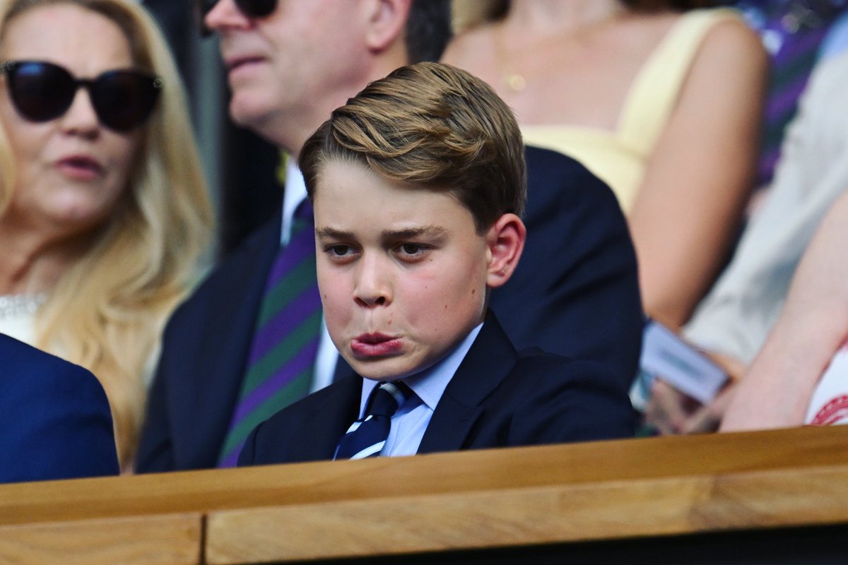 Wimbledon day 14…#mensfinal… barely saw any tennis I was a bit preoccupied with #theroyalbox 
.
.
.
#tennis #pressphotography @telegraph @wimbledon <a href="/janniksin/">Jannik Sinner</a> #princessofwales #royals #royalfamily #kensingtonpalace @nikoneurope #nikon800mmf63s #princegeorge #princesscharlotte