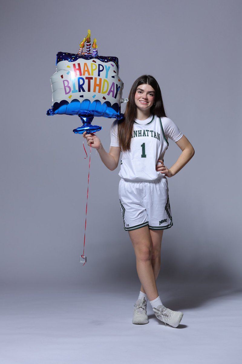Manhattan_WBB's tweet image. Happy Birthday to our very own, Hana Mühl! We hope you have a great one! 🎉🎉 #playGREEN