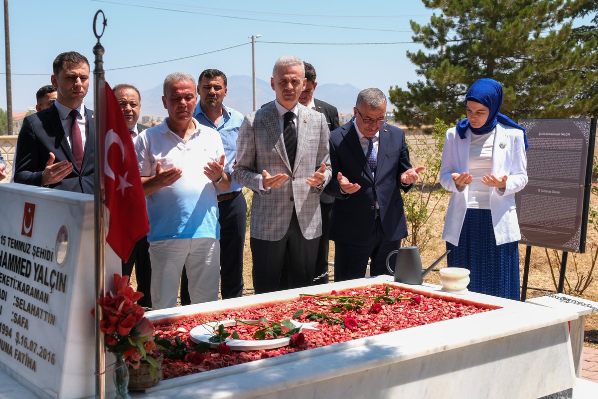 📍Kazımkarabekir

Valimiz Sayın Mehmet Fatih Çiçekli ve eşi Esengül Korkmaz Çiçekli Hanımefendi, 15 Temmuz hain darbe girişimi sırasında Ankara’da şehit olan Muhammed Yalçın’ın ailesini ziyaret etti.

Şehidimizin Kazımkarabekir ilçesinde ikamet eden ailesi ile bir süre sohbet