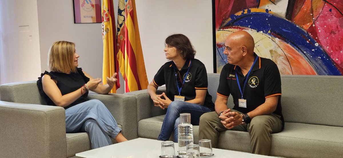 Retirados Asociados Guardia Civil de España 🇪🇸 (@ragceasociados) on Twitter photo @RAGCEValencia es recibida en audiencia por la Delegada del <a href="/DGobiernoCV/">Delegación del Gobierno en la Comunitat Valenciana</a> Pilar Bernabé, asistiendo la presidenta nacional de RAGCE, la <a href="/guardiacivil/">Guardia Civil</a> (R) Lucía Llano, y el delegado provincial en Valencia, el <a href="/guardiacivil/">Guardia Civil</a> (R) Joaquín Morlanés.
#SiempreGuardiaCivil @RAGCEValencia es recibida en audiencia por la Delegada del <a href="/DGobiernoCV/">Delegación del Gobierno en la Comunitat Valenciana</a> Pilar Bernabé, asistiendo la presidenta nacional de RAGCE, la <a href="/guardiacivil/">Guardia Civil</a> (R) Lucía Llano, y el delegado provincial en Valencia, el <a href="/guardiacivil/">Guardia Civil</a> (R) Joaquín Morlanés.
#SiempreGuardiaCivil