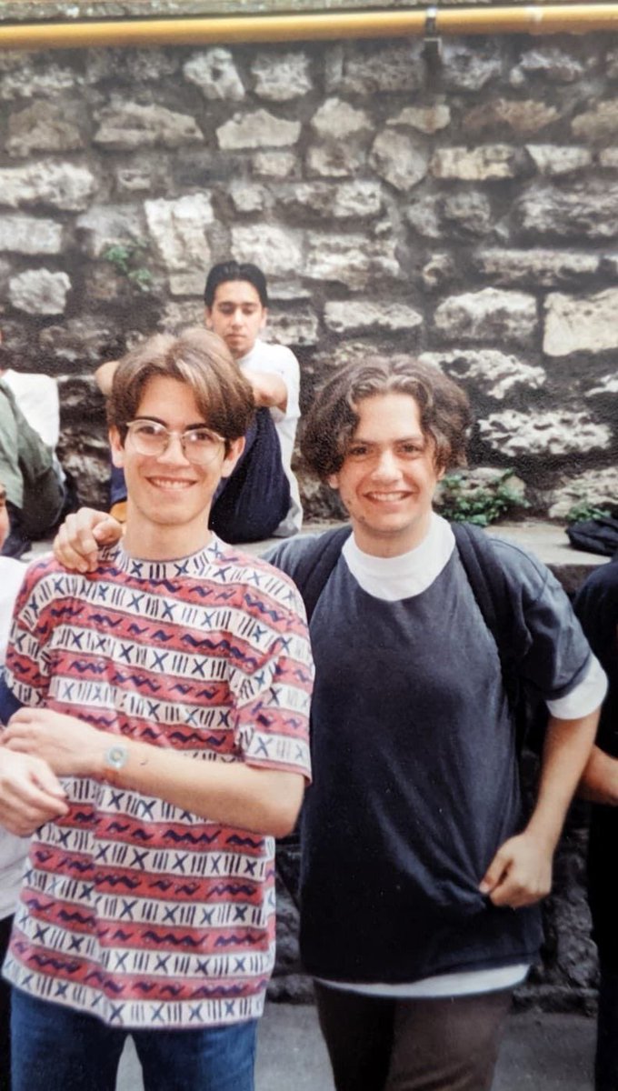 mor ve ötesi kuruluş yılları 
📷 alman lisesi, 1995