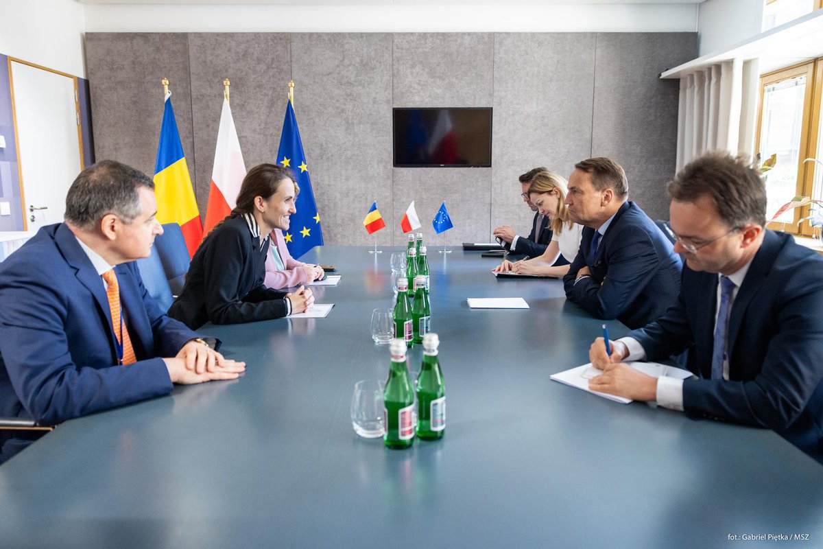 Toiu Oana (@oana_toiu) on Twitter photo Very good meeting with 🇵🇱 MFA Radosław Sikorski <a href="/sikorskiradek/">Radosław Sikorski 🇵🇱🇪🇺</a> centered on consolidating the bilateral cooperation within the framework of the 🇷🇴🇵🇱 Strategic Partnership.
🔹Discussed concrete ways to further broaden and diversify economic exchanges, including through a more Very good meeting with 🇵🇱 MFA Radosław Sikorski <a href="/sikorskiradek/">Radosław Sikorski 🇵🇱🇪🇺</a> centered on consolidating the bilateral cooperation within the framework of the 🇷🇴🇵🇱 Strategic Partnership.
🔹Discussed concrete ways to further broaden and diversify economic exchanges, including through a more