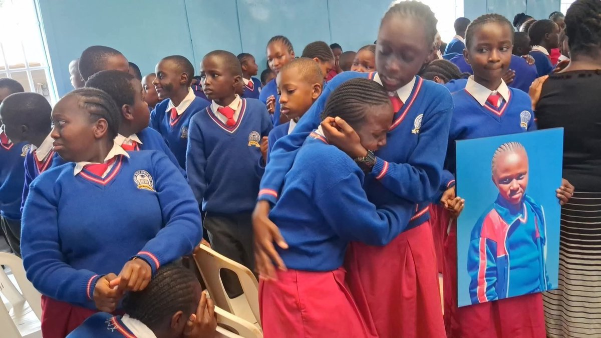 ukhozi_254's tweet image. How does it feel, @WilliamsRuto, to see kids bury their friends, like Bridgit Njoki, 12, killed by a police bullet in her mom’s house watching TV? Their blood stains your regime’s hands @IntlCrimCourt @UNHumanRights @_AfricanUnion     #JusticeForBridgitNjoki #RutoMustGo #Wantam