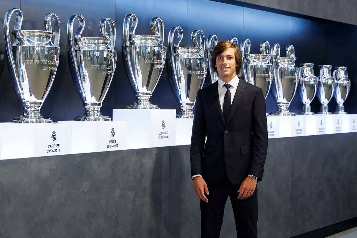 🗣️ Florentino Perez: “Álvaro Carreras, today your dream is now a reality.”
