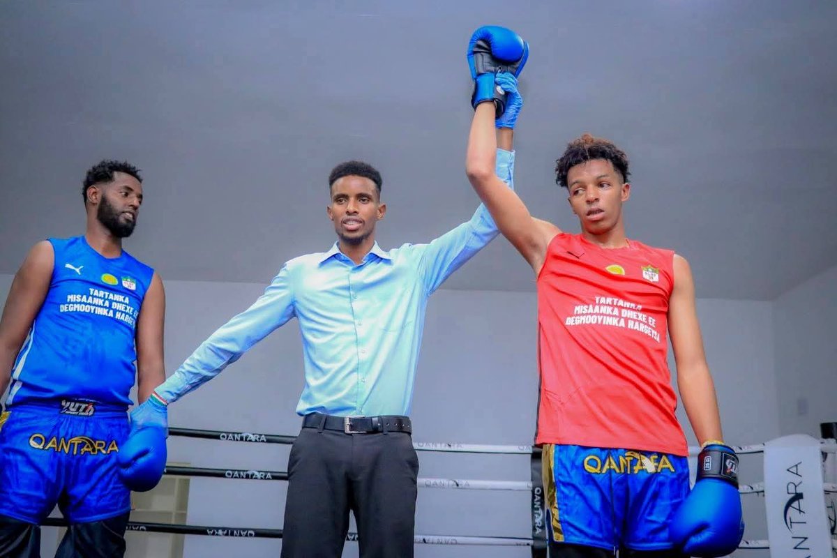 The Minister of Youth &amp; Sports of Somaliland, Hon. Ahmed Yasin Mohamed officially launched the middleweight boxing tournament (70kg–77kg) for districts of Hargeisa today.
The opening ceremony was held at Qantara Charity Centre in Qalax. 🥊 #Somaliland #Boxing #YouthSports