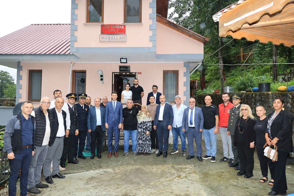 🇹🇷 15 Temmuz Demokrasi ve Millî Birlik Günü etkinlikleri kapsamında, Arhavi ilçe protokolü tarafından, Şehidimiz Hilmi Emiral’in Üçırmak Köyü’ndeki kabri ziyaret edilerek dualar edildi, ardından şehidimizin kıymetli ailesine hane ziyareti gerçekleştirildi 

<a href="/OA_BAK/">Dr. Osman Aşkın Bak</a> 
<a href="/GSBgenclik/">Gençlik Hizmetleri</a>