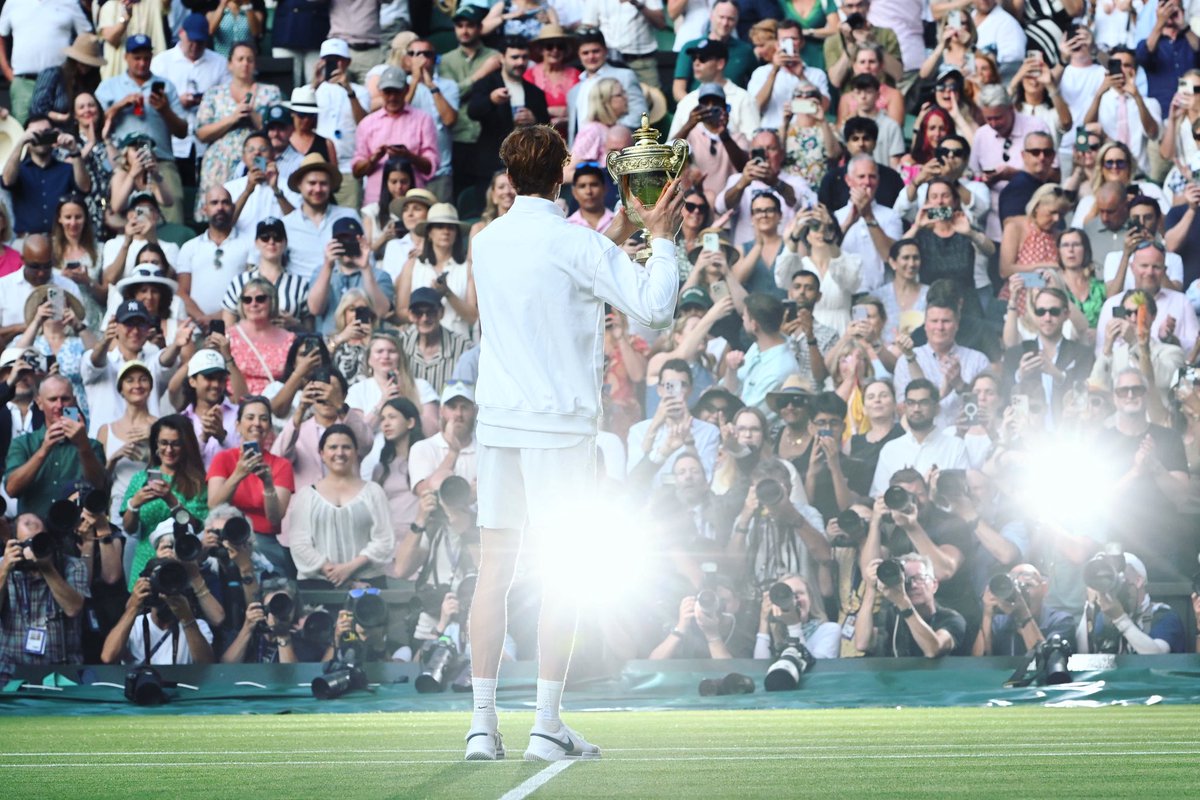 eddiemulh's tweet photo. Wimbledon day 14…#mensfinal… barely saw any tennis I was a bit preoccupied with #theroyalbox
.
.
.
#tennis #pressphotography @telegraph @wimbledon @janniksin #princessofwales #royals #royalfamily #kensingtonpalace @nikoneurope #nikon800mmf63s #princegeorge #princesscharlotte https://t.co/VQ0e5pG289