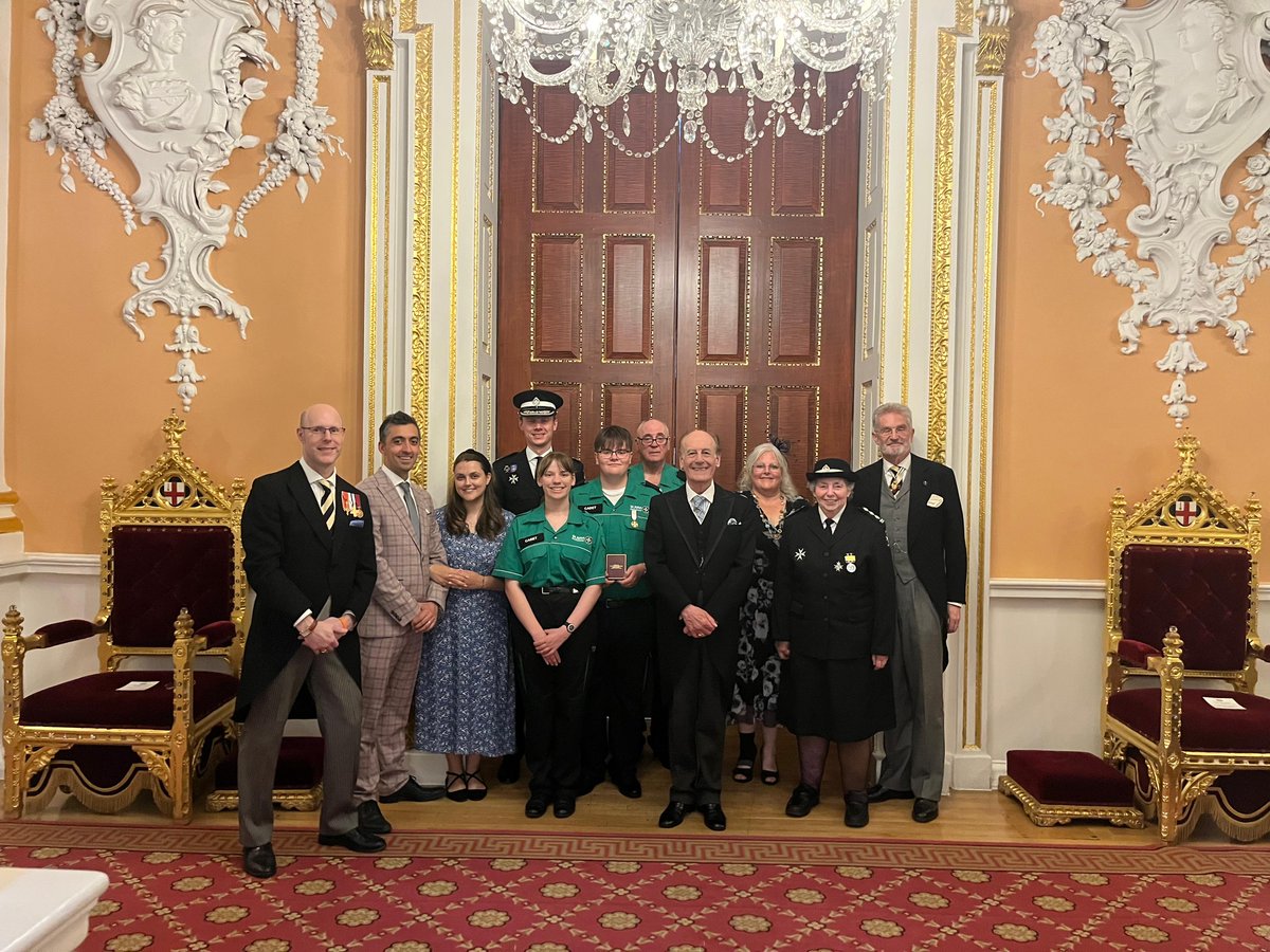 RichSalter's tweet image. Congratulations to Dylan Murphy from Westbury, the first ever @StJohnAmbulance Cadet to receive the Distinguished Community Service Medal for Cadets from the @LeagueofMercy, for bravely saving his mum’s life twice in a year. 🎖️
Pictured with Lord Lingfield at Mansion House.