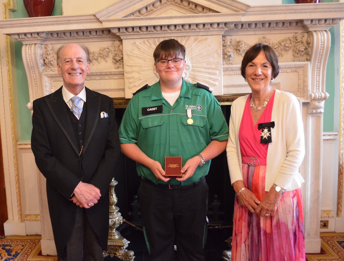 RichSalter's tweet image. Congratulations to Dylan Murphy from Westbury, the first ever @StJohnAmbulance Cadet to receive the Distinguished Community Service Medal for Cadets from the @LeagueofMercy, for bravely saving his mum’s life twice in a year. 🎖️
Pictured with Lord Lingfield at Mansion House.