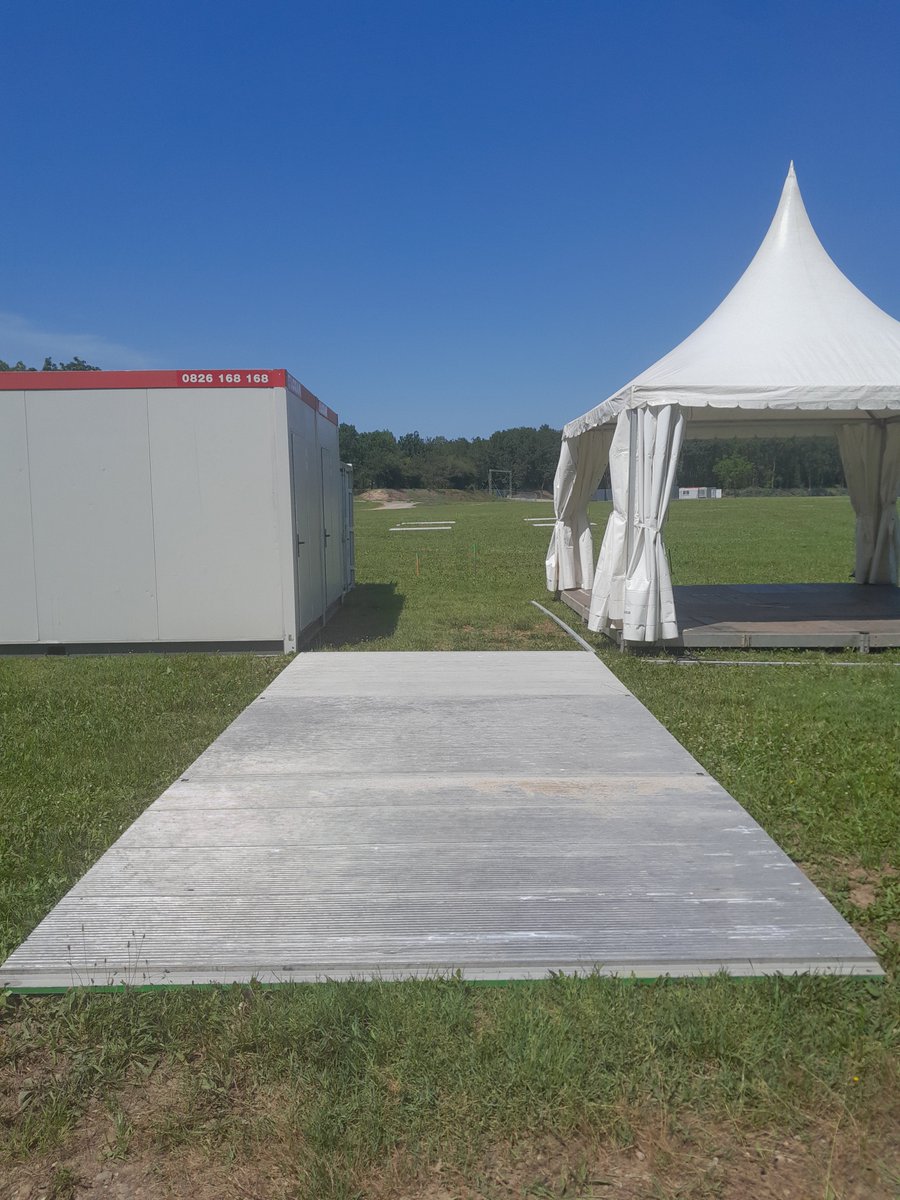 GroupeTSPS's tweet image. Partenaire logistique du #Garorock2025, notre équipe a déployé des plaques ALU, TUFFTRAK, EUROMAT &amp;amp; ROLATRAC pour assurer des accès sécurisés, préserver le site et faciliter la circulation 👷‍♂️

#Festival #Logistique