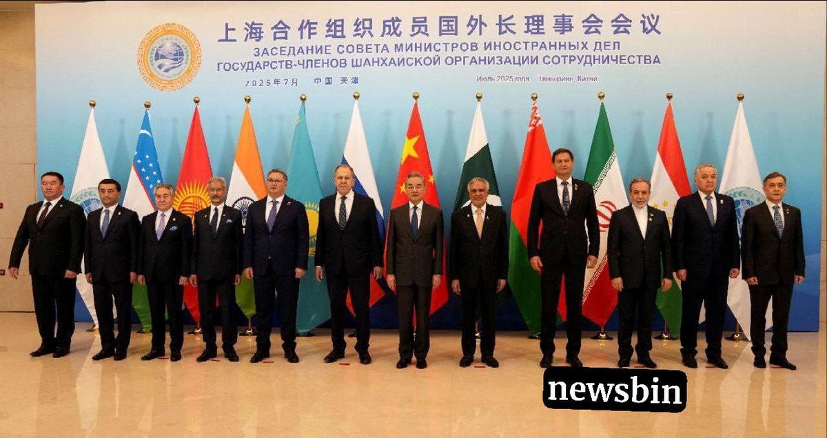 عراقچی قدش کوتاهه یا اینا خیلی بلندن😐