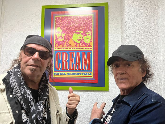 mariskalrock (@mariskalrock) on Twitter photo 📻Hoy en #MariskalRomeroShow (17:00CET) tendremos especial #Musicolandia #RockStar con la presencia de #MarianoMuniesa y la visita de #JavierVargas líder de <a href="/vargasbluesband/">Vargas blues band</a> para hablar de su nuevo disco y sus conciertos.
📻mariskalrock.com/live_radio/
INFO >> mariskalrock.com/?p=395610 📻Hoy en #MariskalRomeroShow (17:00CET) tendremos especial #Musicolandia #RockStar con la presencia de #MarianoMuniesa y la visita de #JavierVargas líder de <a href="/vargasbluesband/">Vargas blues band</a> para hablar de su nuevo disco y sus conciertos.
📻mariskalrock.com/live_radio/
INFO >> mariskalrock.com/?p=395610