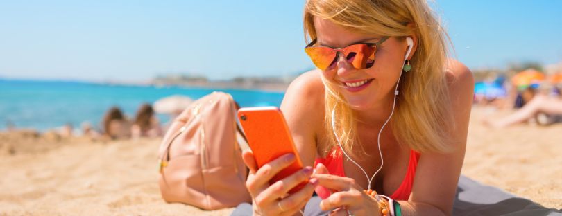 Sandra_Ri051's tweet image. Your phone’s case burns before your skin does. 🔥📱

#O2's new Skincase changes color under UV light to mimic sunburn — a visceral reminder to protect your skin.
Tech meets health. Smart, visible, unforgettable.
Inclusive EU roaming included. 😎 
alertify.eu/o2-launches-wo…