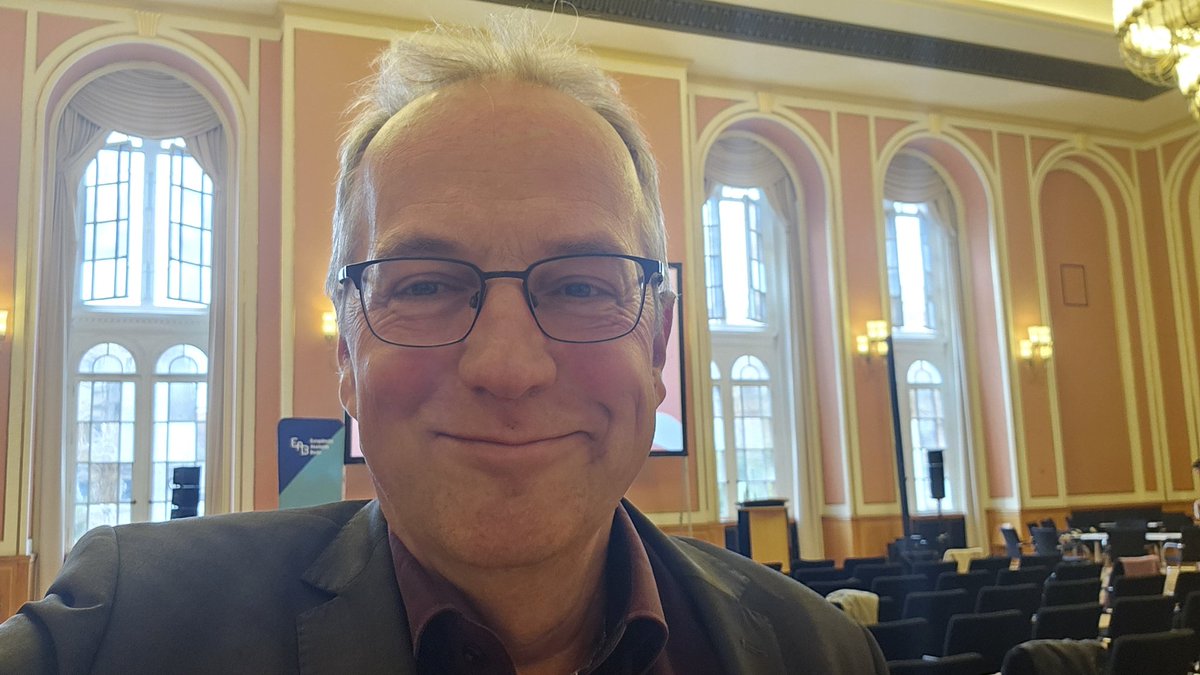 Bin schon im #RotesRathaus 
Beste Grüße