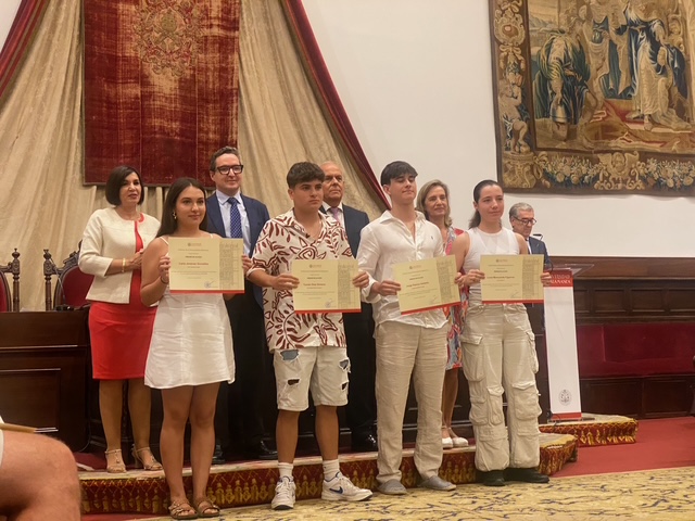 Radio USAL (@radiousal) on Twitter photo Líderes del futuro. Nuevos universitarios. Los mejores de la PAU hoy en la <a href="/usal/">Universidad de Salamanca</a>
radio.usal.es/los-lideres-de… Líderes del futuro. Nuevos universitarios. Los mejores de la PAU hoy en la <a href="/usal/">Universidad de Salamanca</a>
radio.usal.es/los-lideres-de…