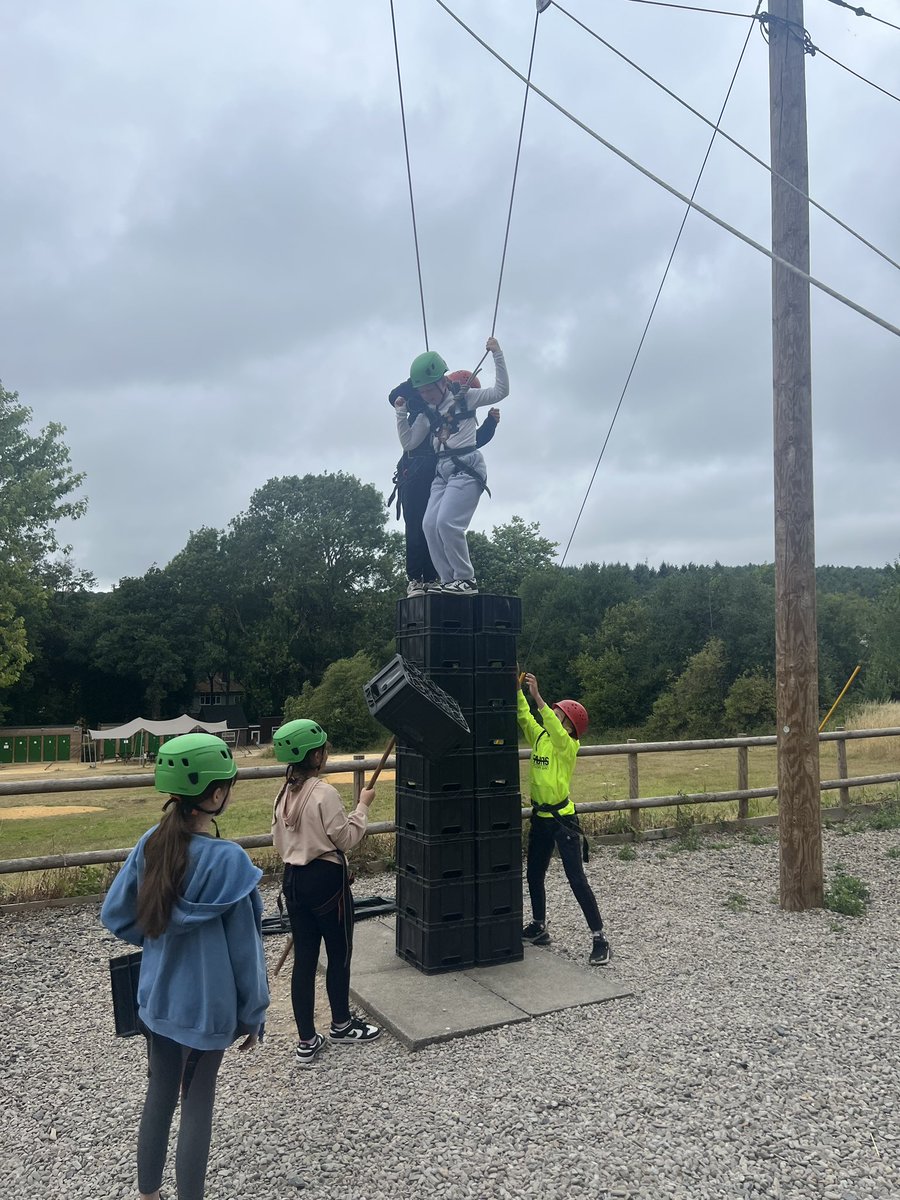 fairwayGLP's tweet image. Year 6 residential…makeshift raincoats and crate stacking. 💚 ☔️ 💚
#Fairway #GLP #Year6