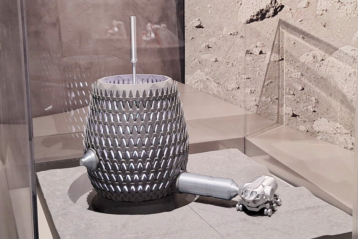 volumic3D's tweet image. Parmi les pièces les plus fascinantes de l’exposition permanente Mission Spatiale à la @citedessciences, ne manquez pas de découvrir la «Lunar Lantern», un habitat lunaire conçu pour être imprimé en 3D, directement sur la Lune, à partir de régolithe. #MissionSpatiale #3DPrinting