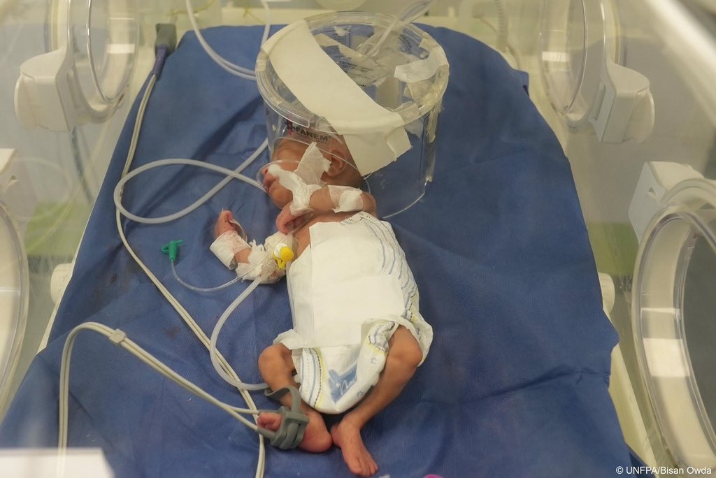 UNFPA_ASRO's tweet image. Maternity wards in #Gaza are overheating.
Incubators are failing.
Sterilization is unreliable.
Fuel is running out.
Pregnant women are giving birth in collapsing hospitals—without power, without safety, without care.
A #ceasefire is not a demand. It is a lifeline. #FuelForGaza