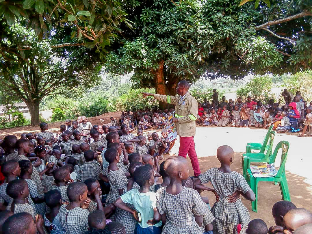 swrwug's tweet image. @swrwug Community Liaison Officer conducting #roadsafety awareness session at Bulemwa primary school in #Hoima where pupils were equipped with road safety knowledge to enable them to use the road in a safely.