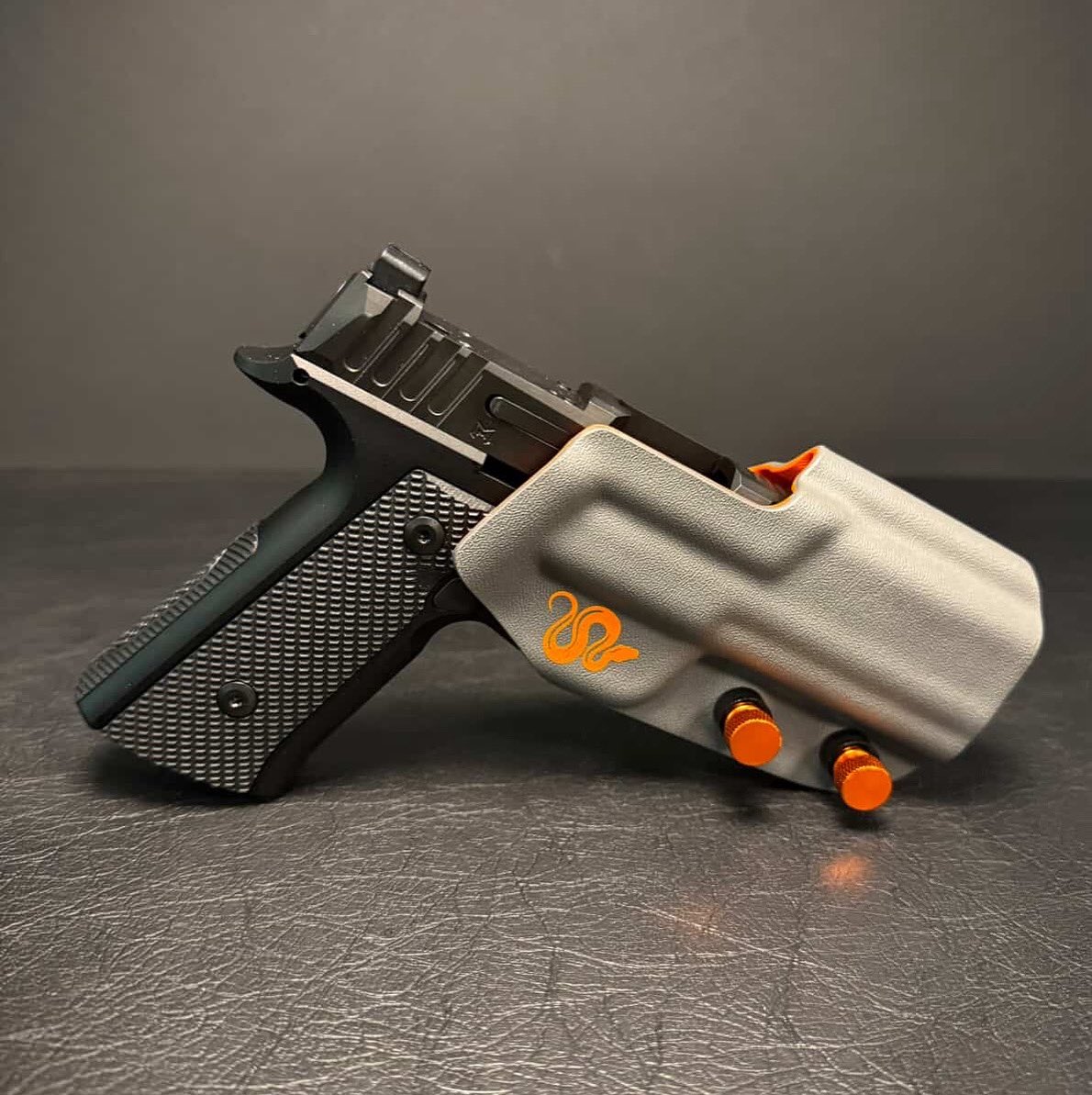 MischiefMach's tweet image. You guys wanna see my competition P365 build?
Will be this holster and slide, but it will be a steel frame 365 as soon as we have more in. And I will probably use the new brass palm swells.