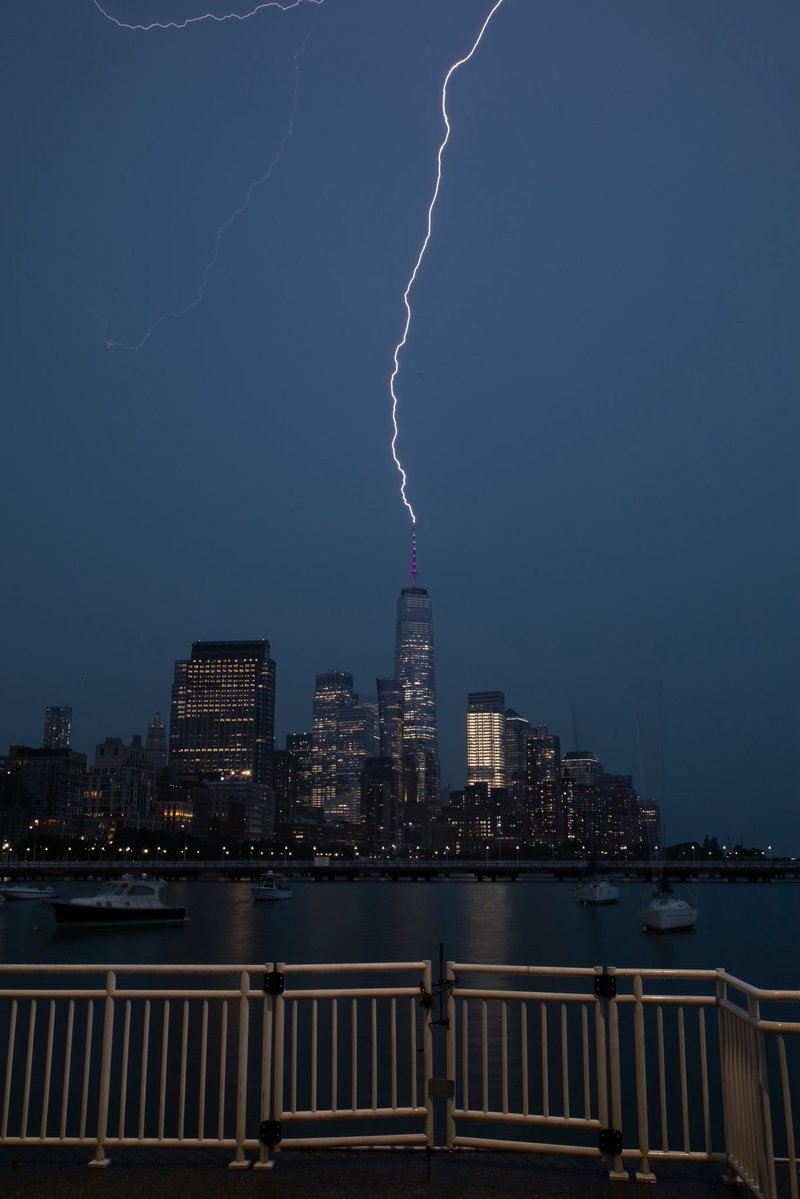 maximusupinNYc's tweet image. Lightning striking One World Trade during last night’s flash flood warning. More than two inches of rain fell on NYC in just one hour. #NYC