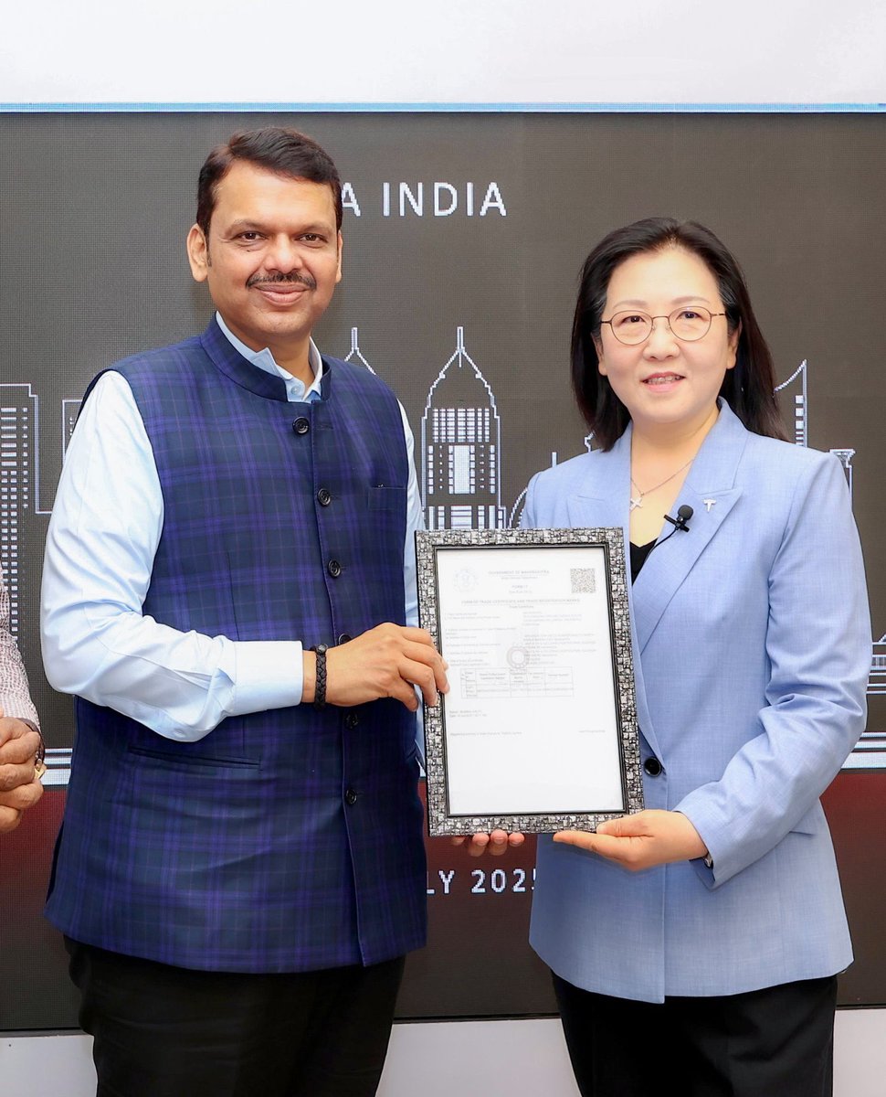 Maharashtra welcomes #Tesla 
Inauguration of India's first 'Tesla Experience Centre' at the hands of the CM Devendra Fadnavis. Senior Regional Director Isabel Fan presented the CM with a brief on Tesla's vision and key planned innovations for India.
#TeslaIndia #Mumbai #ElonMusk