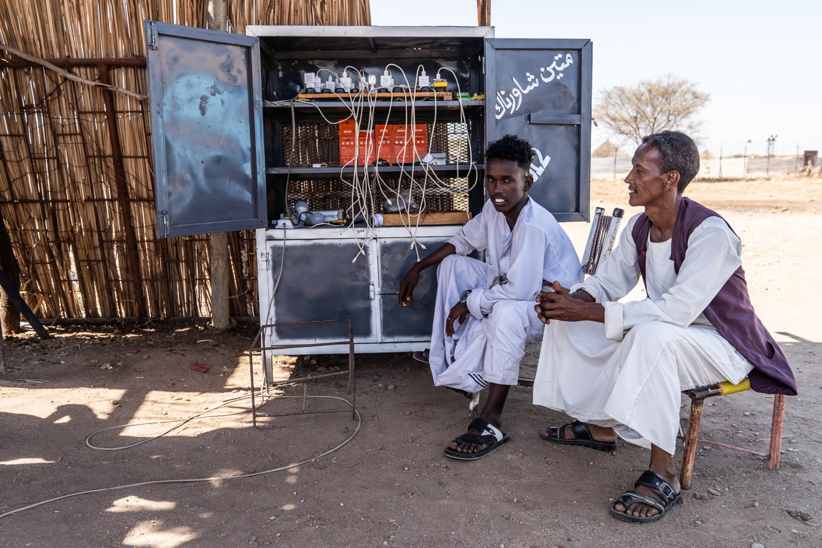 UNDP_Sudan's tweet image. Sudan’s youth aren’t waiting for change, they’re rising from crisis and rebuilding their future.
With @qatar_fund and @EAA_Foundation, @UNDP is equipping 17K+ young people with the skills, tools and opportunities to lead recovery.
Find out more ➡️ cutt.ly/yrIH3MYx.
