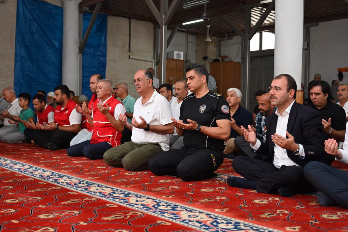 15 Temmuz Şehitlerimiz İçin İlçemizde Merkez Hamidiye Camiinde Yasin-i Şerif Okutuldu

m.facebook.com/story.php?stor…