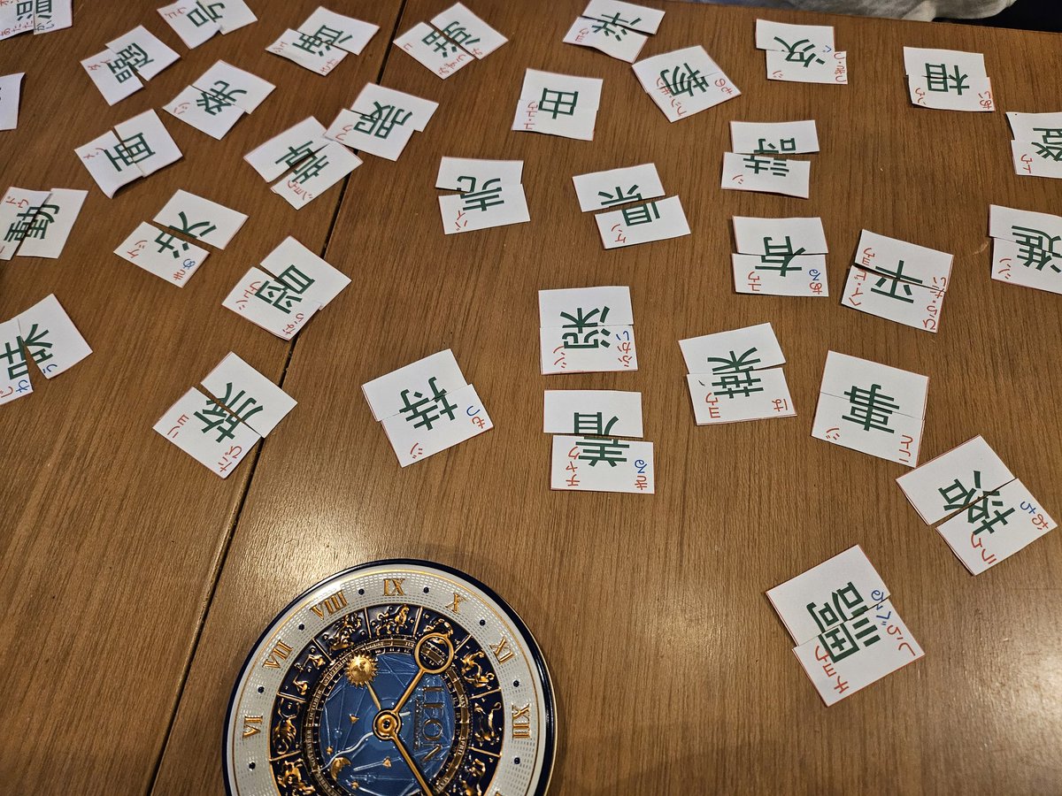 漢字苦手マンの次男。支援学級の先生に相談した夫がアドバイスを受けて作った漢字パズル。毎日楽しくやってます😁やっぱり勉強は楽しくないとねー🎶