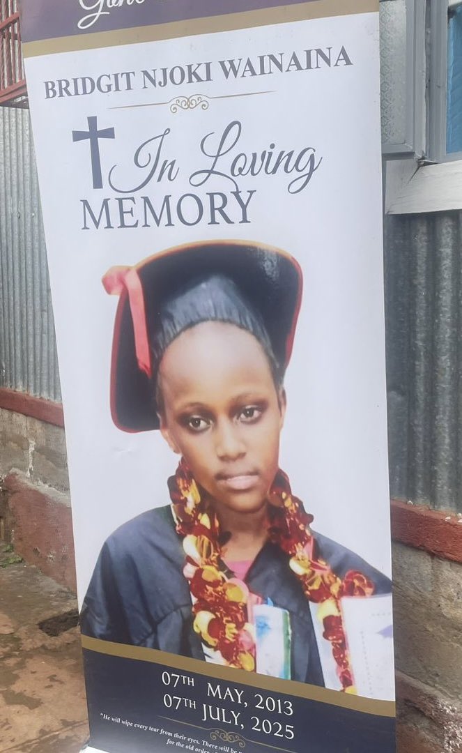 Nyandia_G's tweet image. My God.

How Heartbreaking!

What do you even say to the mourning kids? See their pain bana.

You can feel the heartbreak.

#RutoMustGo
#JusticeForBridgitNjoki