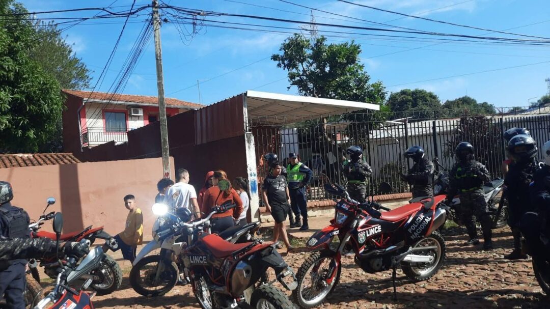 SergioCVB's tweet photo. Una niña, su madre y su abuela fueron asesinadas.
La violencia familiar no puede seguir impune.
Paraguay necesita leyes firmes y justicia que actúe.
Que esta tragedia nos despierte.
#Justicia #NiUnaMenos https://t.co/KyvTPcLSi9