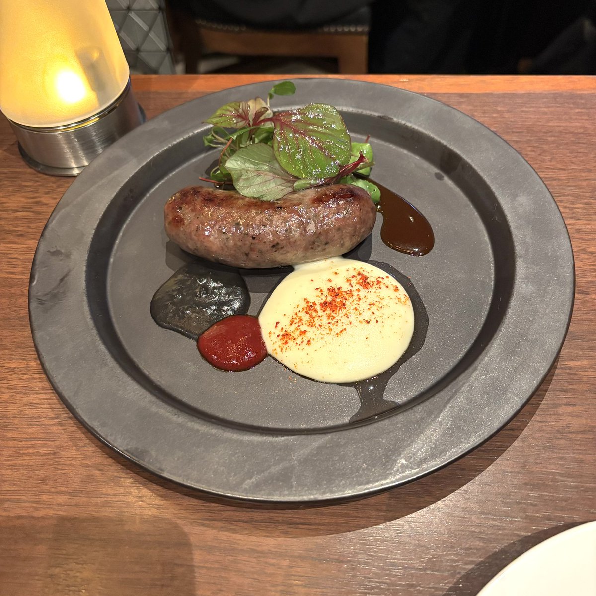 keron0511's tweet photo. 2年ぶりのブルーノート
今回の席は正面に文武さん🎹

長塚さんのギターボーカル曲が何曲も！
コラボフードも堪能しました😋
デザートのフィナンシェは演奏中の為
写真は撮れず💦

ラスト曲の後、荒田さんの計らいで
捌けずにアンコール演奏でした
1stは時間に追われますよね

#WONK
#BlueNoteTokyo https://t.co/Anp0gjpqRV