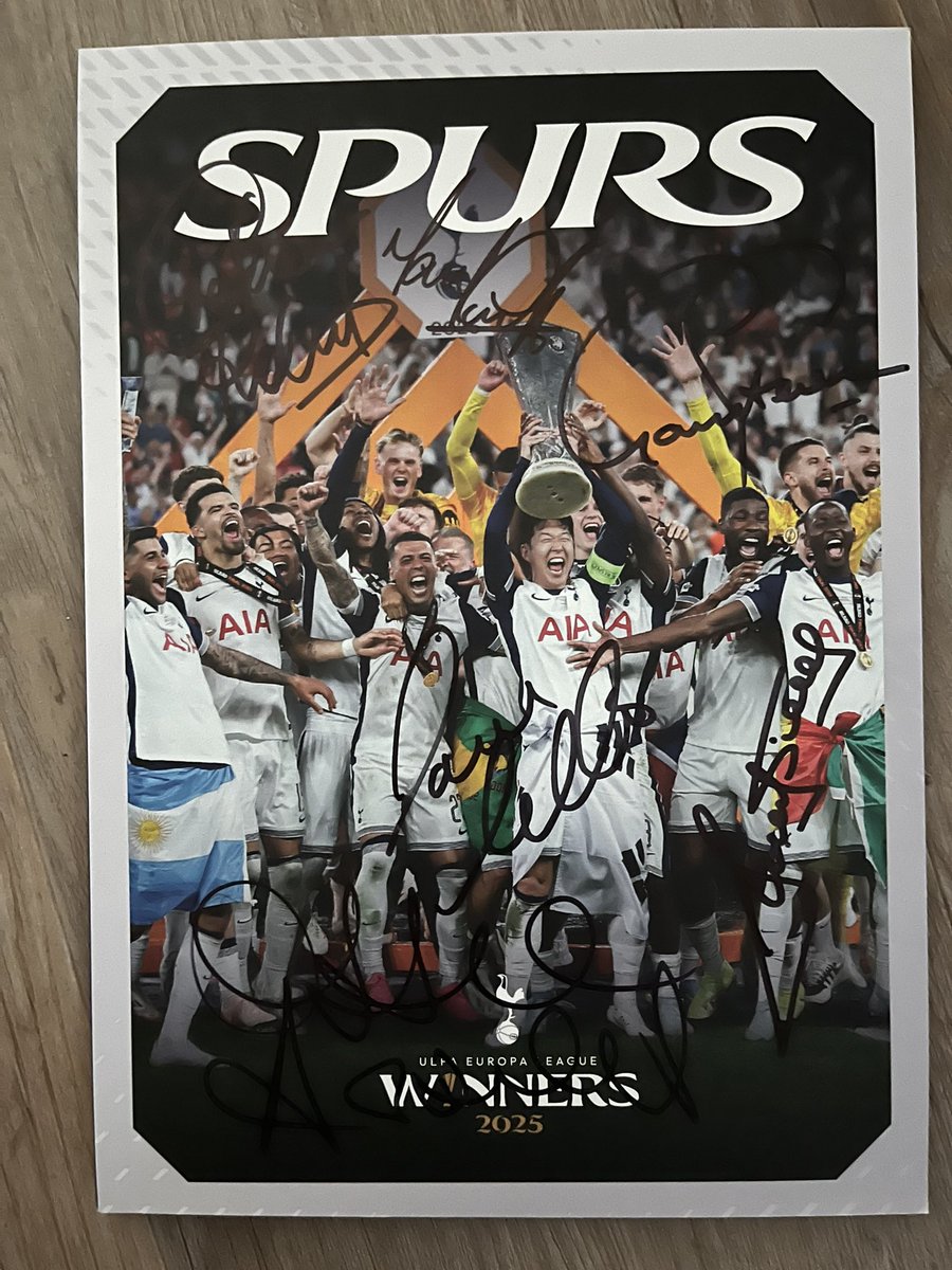 No1THFCProgs's tweet image. Only have 1 available. Multi signed Tottenham Legends (signed by 6 - 3 of whom now live overseas) commemorative programme v Brighton dated 25 May 2025. £45 plus £4 UK delivery or framed £55 plus £6 UK delivery. Any questions please DM me. All proceeds to @Legend_on_Bench