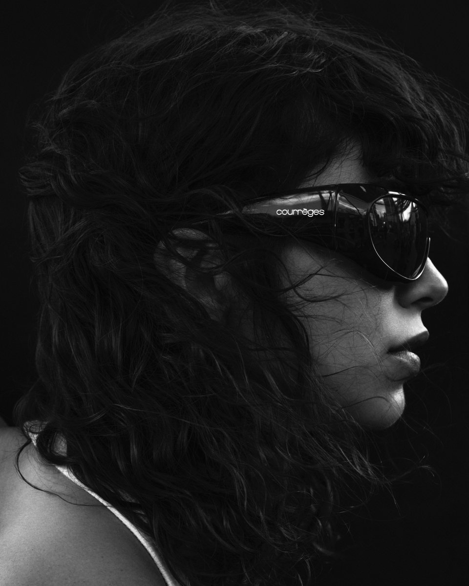 Mica Argañaraz wears Nicolas Di Felice’s FW25 precollection, now available online and in our stores.

Photographed by Sam Rock

Thanks Fabrice Paineau

#courregesFW25
#courreges