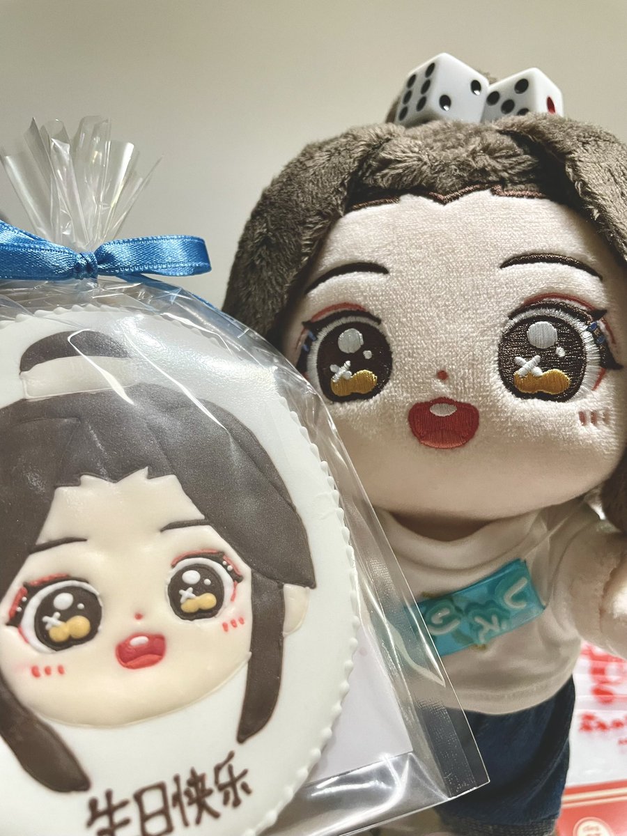 うちにも一応
コレ あったんですよ💦

昨日、体調不良でフラフラになりながら撮った 薄暗〜い写真 w

#謝憐0715生日快乐
#謝怜0715生日快乐