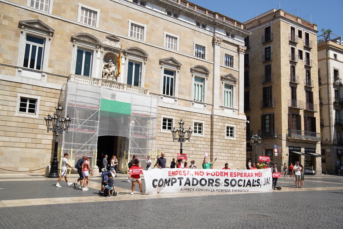 Aliança contra la Pobresa Energètica (@ape_cat) on Twitter photo 🔴 Més de 50 entitats, inclosos diferents sindicats de bombers, reclamen al <a href="/govern/">Govern de Catalunya</a> que desbloquegi la instal·lació de comptadors socials.
📕 Podeu llegir el manifest aquí: pobresaenergetica.es/2025/06/19/man…
🪧 Per drets, per seguretat: #ComptadorsSocialsJA 🔴 Més de 50 entitats, inclosos diferents sindicats de bombers, reclamen al <a href="/govern/">Govern de Catalunya</a> que desbloquegi la instal·lació de comptadors socials.
📕 Podeu llegir el manifest aquí: pobresaenergetica.es/2025/06/19/man…
🪧 Per drets, per seguretat: #ComptadorsSocialsJA