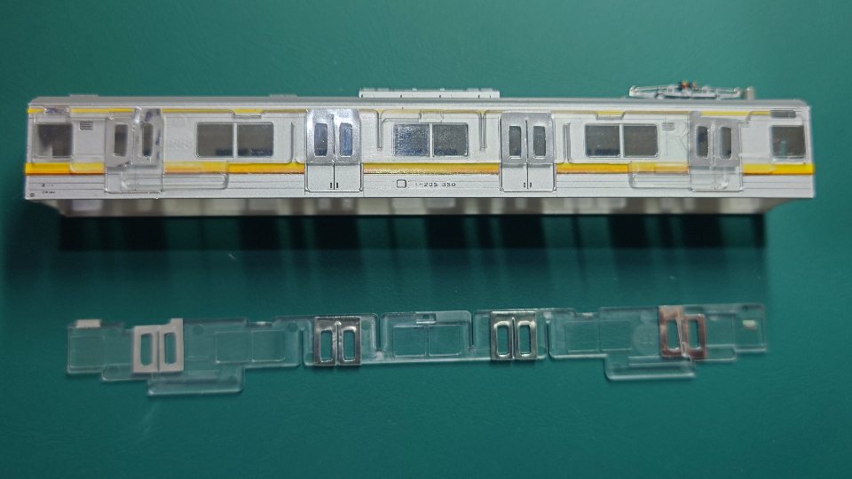 MaterialSkr's tweet image. 205系後期車向けのドア内貼り銀色シール
中間車の貼り付けサンプルです。
※画像では戸当たりゴム表現ありますが、頒布品には表現ありません。
※こちらも先頭車・中間車共通のシールとなります。
#サクラマテリアル